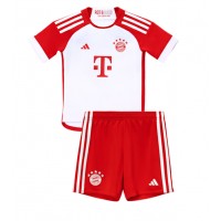 Camiseta Bayern Munich Matthijs de Ligt #4 Primera Equipación para niños 2023-24 manga corta (+ pantalones cortos)
